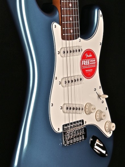 Classic Vibe '60s Stratocaster in Lake Placid Blue